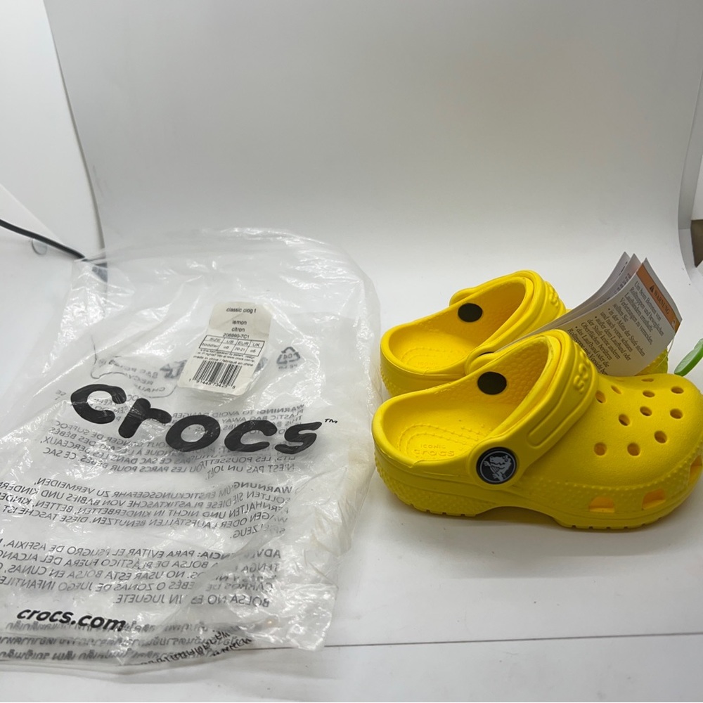 Crocs Kids' Classic Clogs Water Shoes Kids' Shoes Unisex Lemon/ Citron SIZE C5